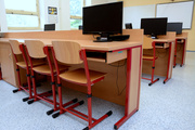 Computerzimmer mit Tischen Lexa 3660 und Stühlen Vare 1030